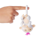 Fingerlings Mono interactivo - Sophie (Blanco con el pelo rosado)